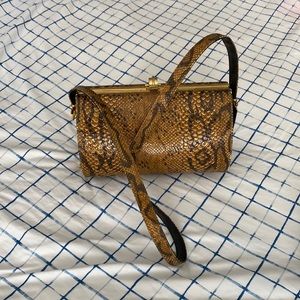 Beautiful vintage shoulder bag